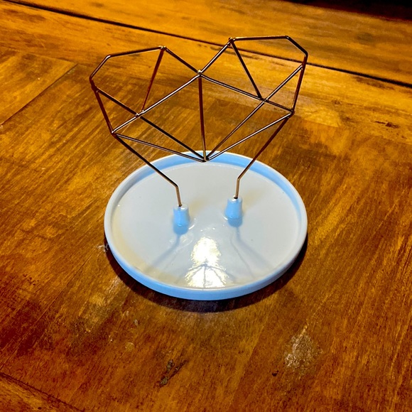 COXET WIRE HEART CERAMIC JEWELRY HOLDER - Picture 3 of 4